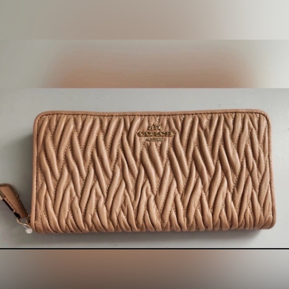 Coach Madison Gathered Twist Leather Accordion Zip Wallet – Nude Blush